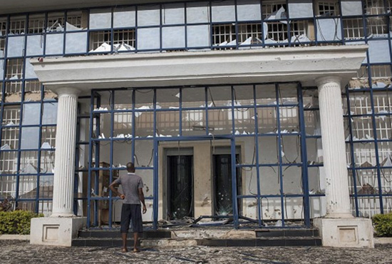 尼日利亞伊斯蘭極端武裝組織“博科圣地”約貝州古杰巴(Gujba)市的農(nóng)業(yè)學(xué)院，射殺數(shù)十名學(xué)生。