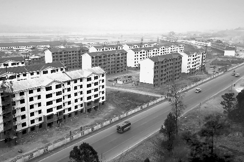 1月14日，宜陽(yáng)縣正在建設(shè)的靈山新型農(nóng)村社區(qū)已現(xiàn)雛形。