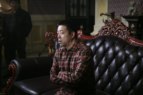 《大河兒女》導(dǎo)演安健接受媒體記者的訪問。