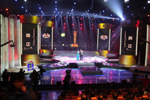 1月18日晚，2012年河南十大三農(nóng)新聞人物在河南電視臺(tái)演播廳揭曉。