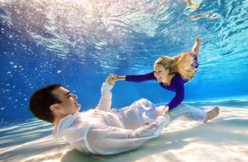 水下訂婚照成海外新潮流 水下訂婚照成海外新潮流