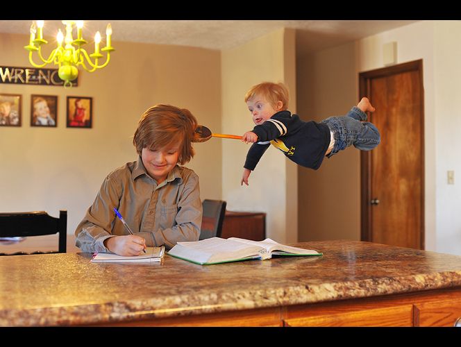 美國男子為患唐氏綜合癥兒子拍“飛行照” 美國男子為患唐氏綜合癥兒子拍“飛行照”