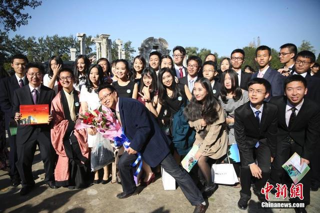 圓明園舉行高三學(xué)生成人禮 圓明園舉行高三學(xué)生成人禮