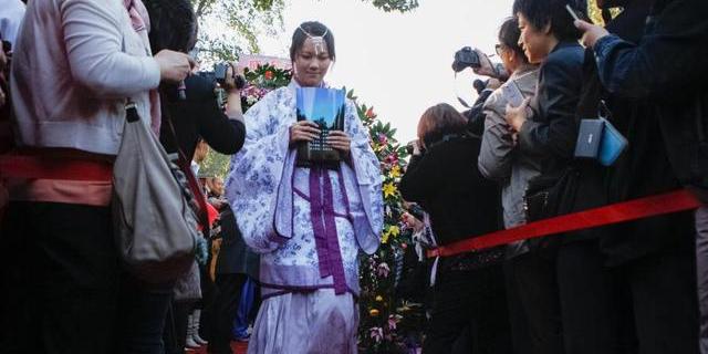 圓明園舉行高三學(xué)生成人禮 圓明園舉行高三學(xué)生成人禮