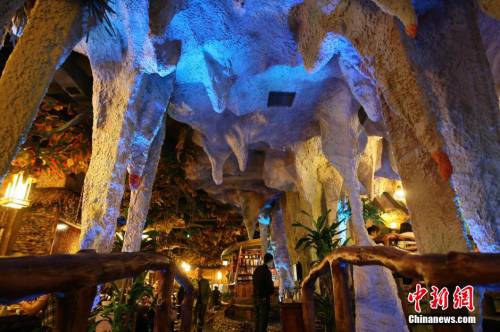 重慶現“溶洞”style火鍋館受追捧