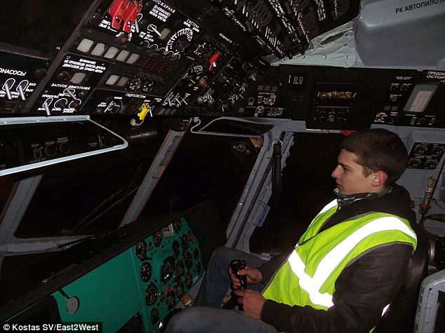 俄羅斯青年夜?jié)摍C(jī)場 進(jìn)出跑道無人發(fā)現(xiàn) 俄羅斯青年夜?jié)摍C(jī)場 進(jìn)出跑道無人發(fā)現(xiàn)