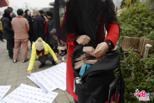 女子寫1000個(gè) 女子寫1000個(gè)