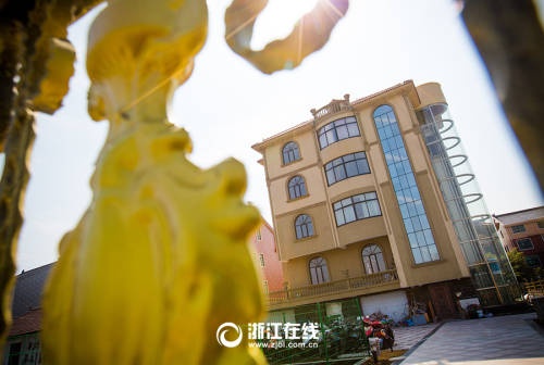 史上最壕農(nóng)居房:游泳池+觀光電梯 史上最壕農(nóng)居房:游泳池+觀光電梯