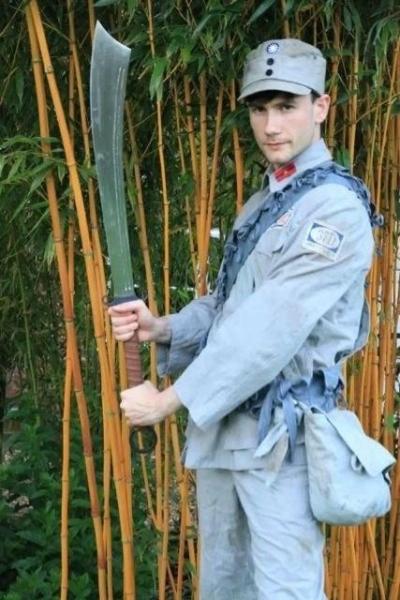 外國(guó)軍迷扮演中國(guó)抗戰(zhàn)軍人