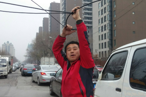 線纜被刮斷影響交通 沈陽(yáng)昨現(xiàn)