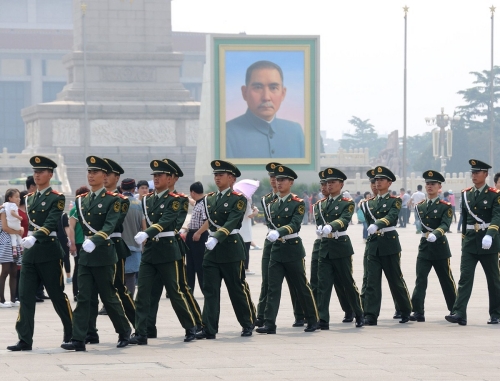 孫中山巨幅畫(huà)像亮相天安門(mén)廣場(chǎng) 孫中山巨幅畫(huà)像亮相天安門(mén)廣場(chǎng)