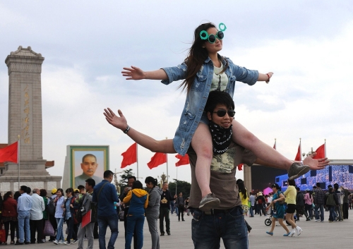 孫中山巨幅畫(huà)像亮相天安門(mén)廣場(chǎng) 孫中山巨幅畫(huà)像亮相天安門(mén)廣場(chǎng)