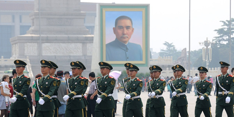 孫中山巨幅畫(huà)像亮相天安門(mén)廣場(chǎng) 孫中山巨幅畫(huà)像亮相天安門(mén)廣場(chǎng)
