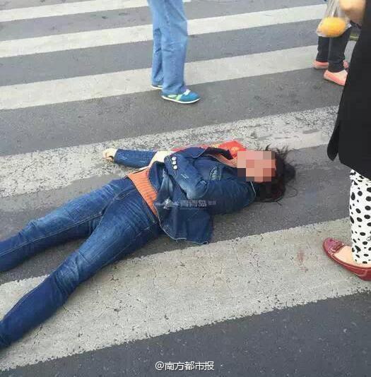 女子過路闖紅燈遭協(xié)管員鐵錘爆頭 女子過路闖紅燈遭協(xié)管員鐵錘爆頭