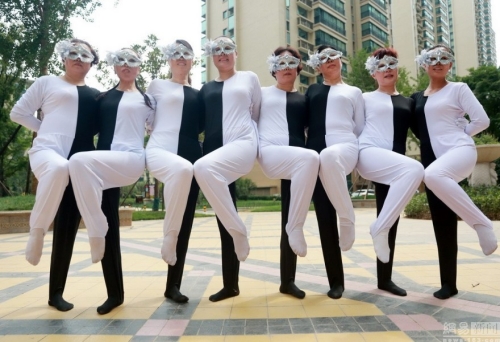 河南大媽自編“錯(cuò)覺廣場舞” 河南大媽自編“錯(cuò)覺廣場舞”