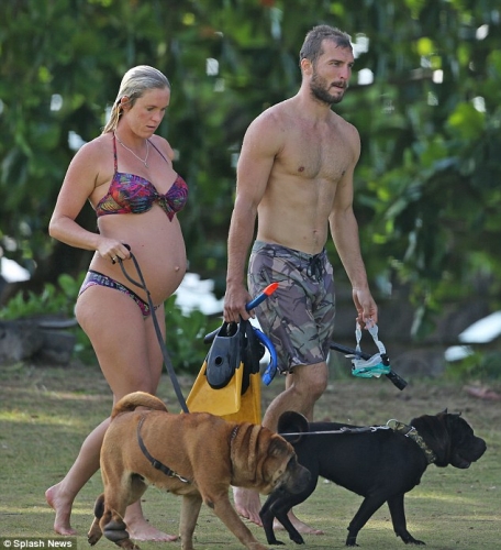 獨(dú)臂沖浪高手當(dāng)媽媽 獨(dú)臂沖浪高手當(dāng)媽媽