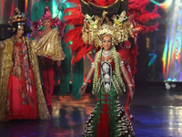 變性人選美落幕 三甲熱情擁吻 變性人選美落幕 三甲熱情擁吻