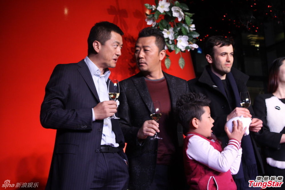 李亞鵬、郭濤父子相活動