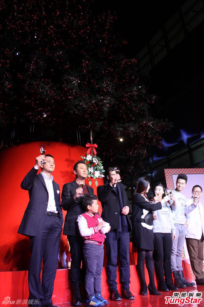 李亞鵬、郭濤父子相活動