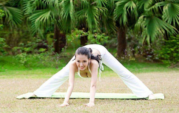 圖為瑜伽教母性感寫真。