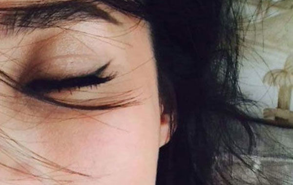 蔣勤勤吊帶美照。