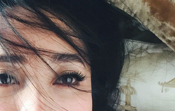 蔣勤勤吊帶美照。