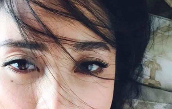 蔣勤勤吊帶美照。