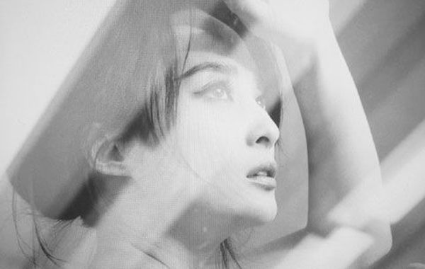 蔣勤勤吊帶美照。