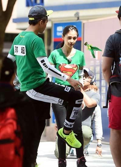 “跑男”真的很拼！baby朋友圈曬后背紅腫照