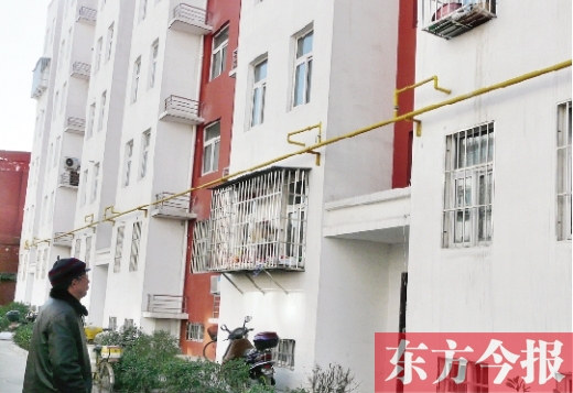 程習(xí)林在原本以為交錢(qián)后就能拿到手的房子面前戀戀不舍 程習(xí)林在原本以為交錢(qián)后就能拿到手的房子面前戀戀不舍