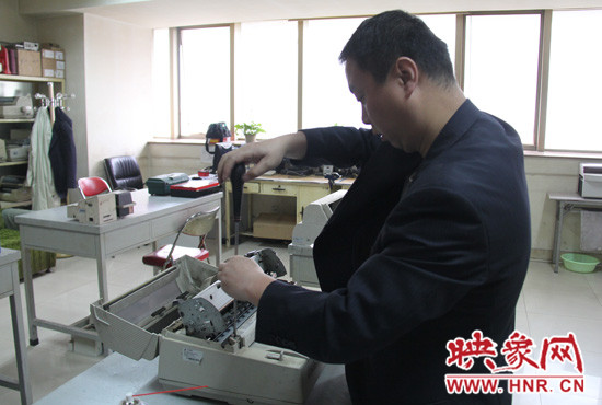 現(xiàn)在的陸涌經(jīng)常被同事成為“治療疑難雜癥的行家”、“大神”