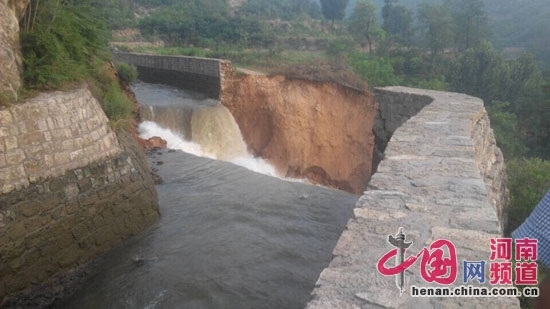 紅旗渠決口處 圖片來源:中國網(wǎng)河南頻道 紅旗渠決口處 圖片來源:中國網(wǎng)河南頻道
