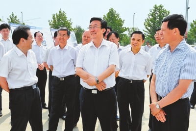 郭庚茂謝伏瞻等在鄭州航空港經(jīng)濟綜合實驗區(qū)調 郭庚茂謝伏瞻等在鄭州航空港經(jīng)濟綜合實驗區(qū)調