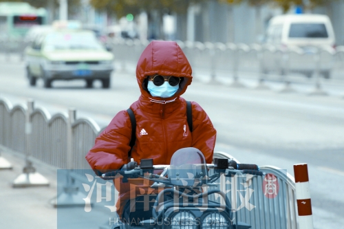 全副武裝，抵抗寒風(fēng)