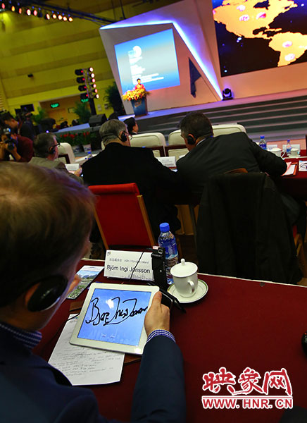 世界旅游城市市長聯(lián)盟簽名成立。