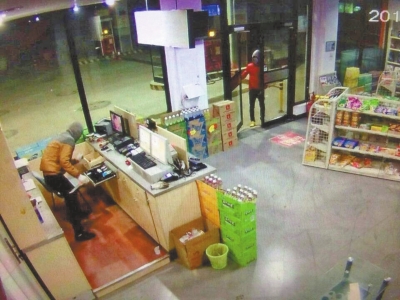 林州三少年三搶加油站被捕 稱(chēng)搶劫過(guò)程“看電影學(xué)的”