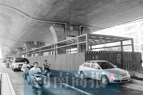 建設(shè)中的隴海路快速公交站臺，這條線路或取名B5