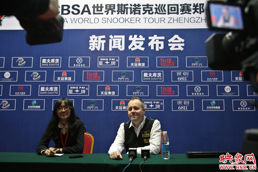 賽后希金斯參加新聞發(fā)布會，接受映象網(wǎng)記者提問