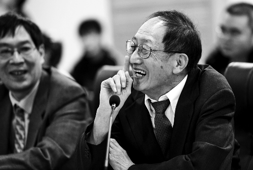 諾獎(jiǎng)得主崔琦62年后首次回鄉(xiāng) 關(guān)注河南老家教育問(wèn)題 諾獎(jiǎng)得主崔琦62年后首次回鄉(xiāng) 關(guān)注河南老家教育問(wèn)題