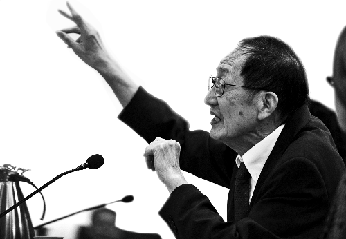 崔琦說(shuō):科學(xué)就要向前看 崔琦說(shuō):科學(xué)就要向前看