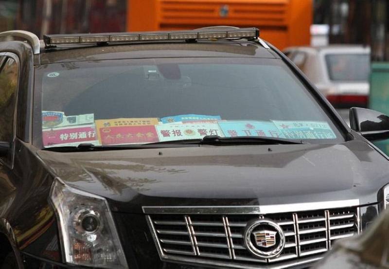深圳現“史上最多通行證車”無牌豪車 深圳現“史上最多通行證車”無牌豪車