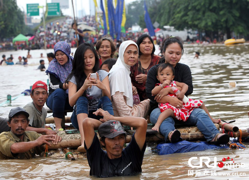 印尼首都雅加達(dá)暴雨成災(zāi) 數(shù)千人緊急疏散 印尼首都雅加達(dá)暴雨成災(zāi) 數(shù)千人緊急疏散