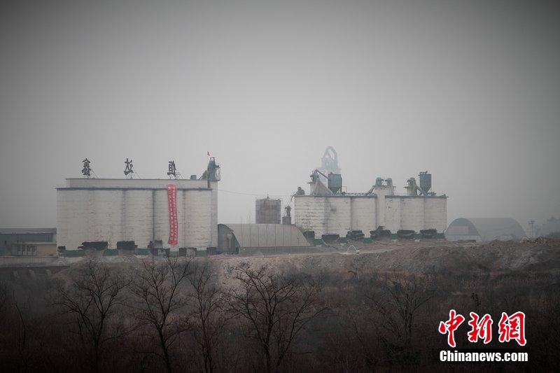 　2014年2月17日，石家莊市再次啟動壓減水泥過剩產(chǎn)能、治理大氣污染水泥企業(yè)集中爆破拆除行動。