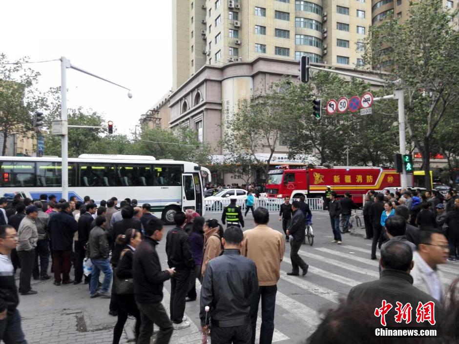 自治區(qū)和烏魯木齊市有關(guān)部門迅速處置，傷員已全部送往醫(yī)院救治。