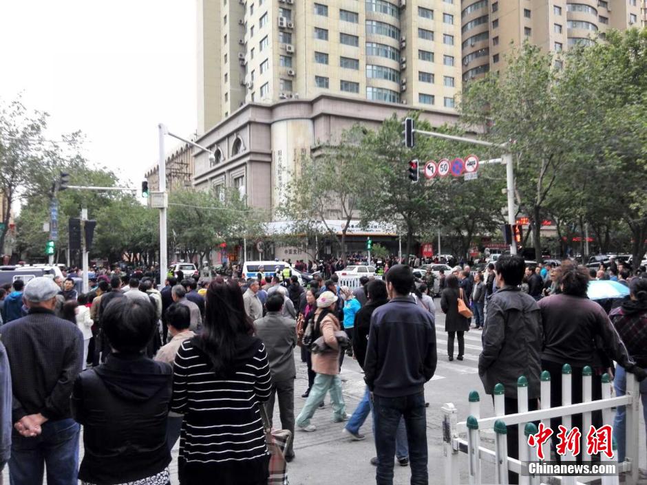 自治區(qū)和烏魯木齊市有關(guān)部門迅速處置，傷員已全部送往醫(yī)院救治。