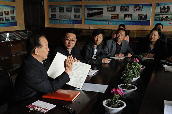 溫家寶在河北省興隆縣六道河中學(xué)作地理講座 溫家寶在河北省興隆縣六道河中學(xué)作地理講座