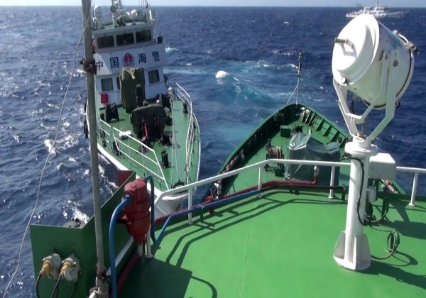 越南拍攝的中國?？樟α孔o(hù)衛(wèi)981鉆井平臺。