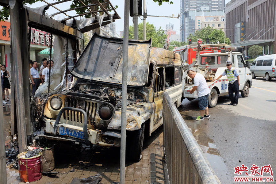 吉普車燒毀嚴(yán)重，基本報(bào)廢。