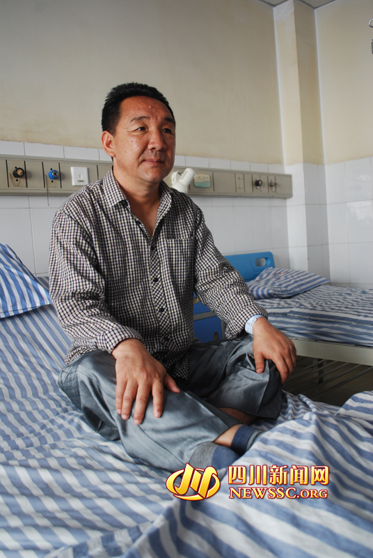 病床上的馬建華，羅本平攝。