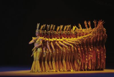 在歡迎晚宴上，上演經(jīng)典節(jié)目千手觀音。新華社發(fā)